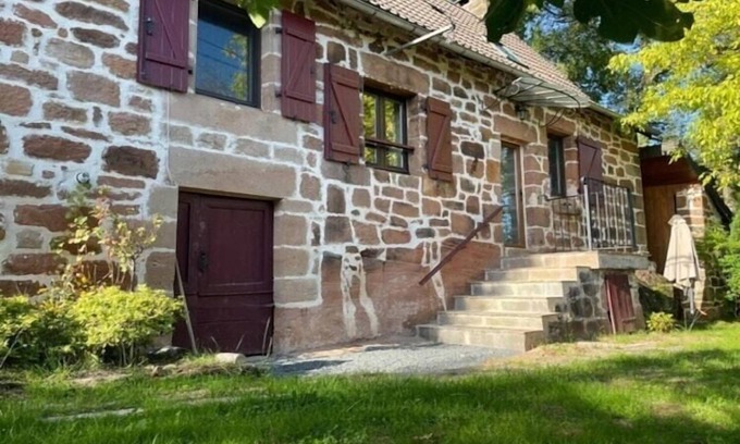Louignac House | Cottage in Corrèze with Garden Views