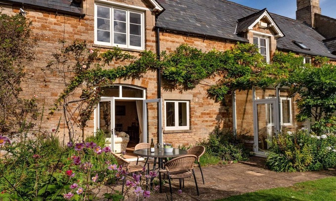 Kingham Cottage | Cottage in Kingham with Private Pool Access