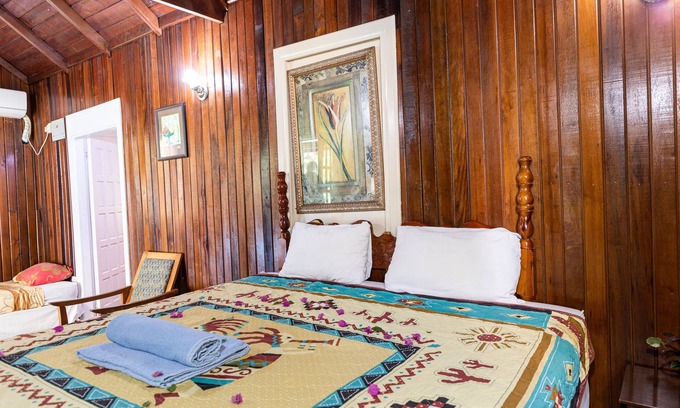 Marigot Bay Cottage | Cottage in Marigot bay 2 mins walk to the beach