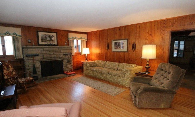 Gatlinburg Cottage | Cottage located on the river in Downtown Gatlinburg, Tn