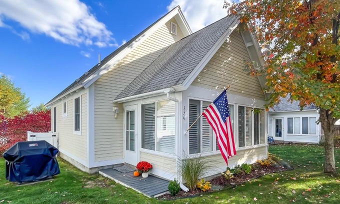 Summer Village House | Cottage Retreat