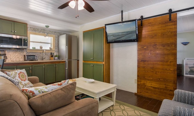 Sunset Beach Cottage | Cottage @ Sunset Beach | Steps to Beach, Kayak/Bikes