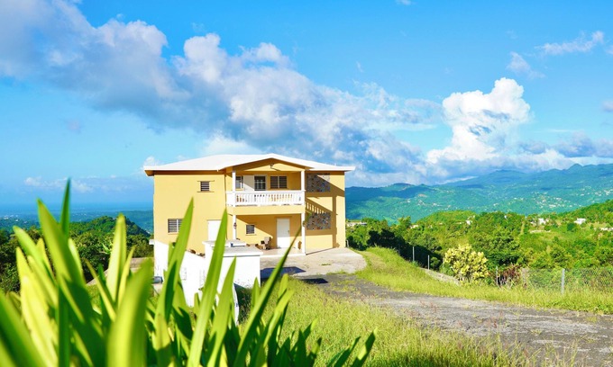 Masa Cottage | Cottage with Ocean, City and Rainforest Views