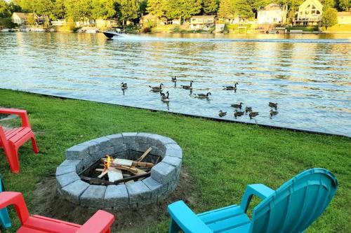 Wasaga Beach Apartment | Cottage with River Front & minutes away from Beach