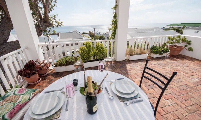 Simon's Town Cottage | Cottage with Sea Views