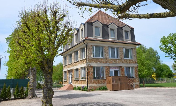 Pommeuse Hotel | Country House Reem