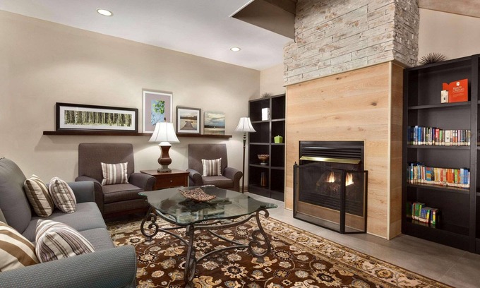 Dalton Hotel | Country Inn & Suites by Radisson, Dalton, GA