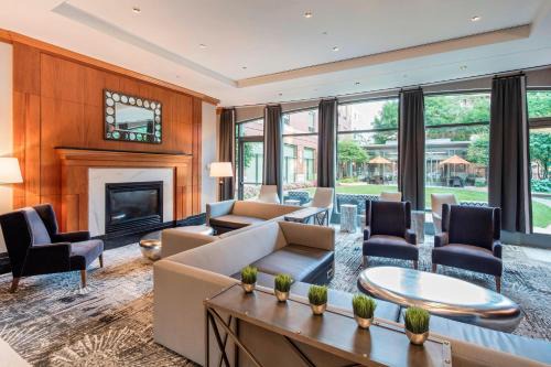 Coolidge Corner South Side Hotel | Courtyard by Marriott Boston Brookline