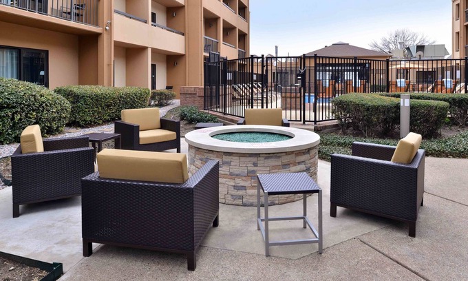 Northwest Dallas Hotel | Courtyard by Marriott Dallas Northwest