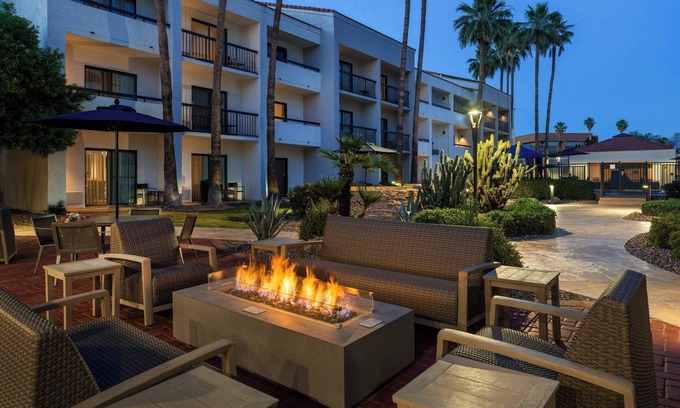 North Mountain Hotel | Courtyard Phoenix North by Marriott