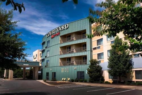 Statesville Hotel | Courtyard Statesville Mooresville/Lake Norman