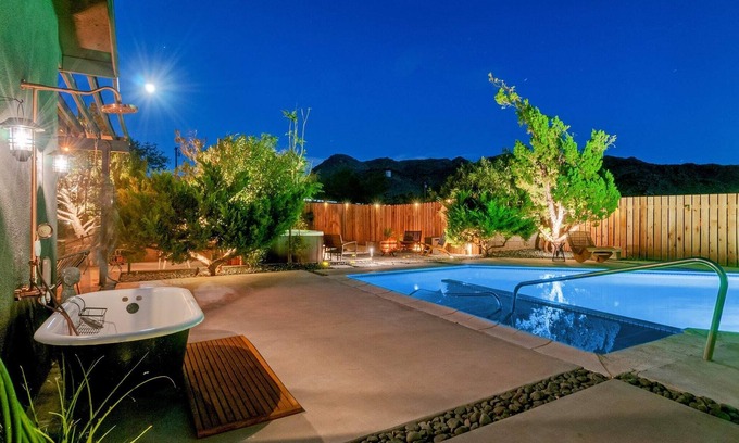 Monument Manor House | Coyote Trail: Heated Pool, Spa, Boutique Resort