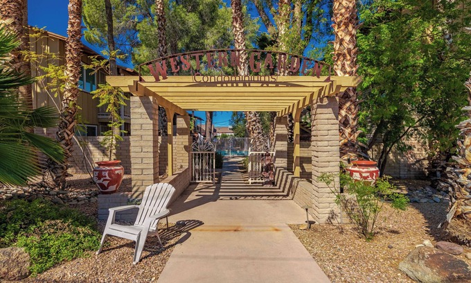 Collins Condo | Cozy 1-bedroom condo with a pool located in Downtown Wickenburg