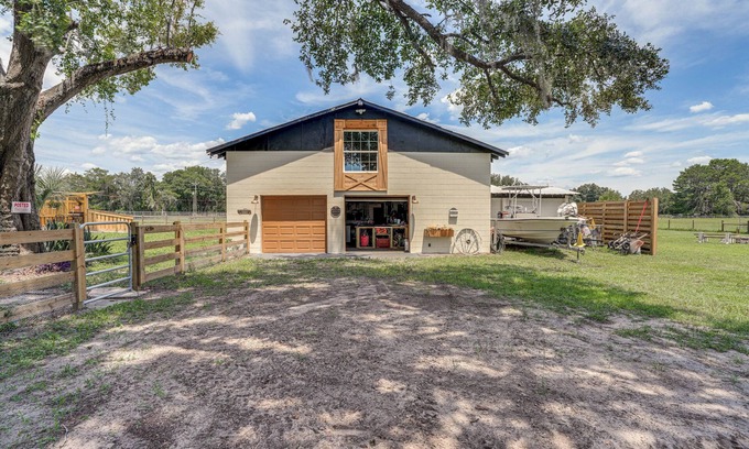 Pittman Apartment | Cozy Altoona Studio w/Fire Pit: Farm On-Site!