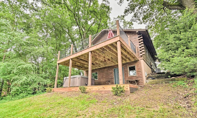 Shipshewana Cabin | Cozy Amish Country Cabin on Shipshewana Lake!
