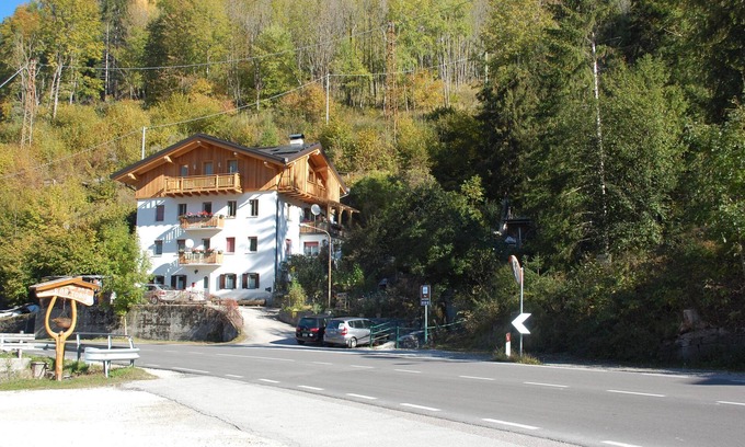 Alleghe Apartment | COZY AND SPACIOUS ALPINE ATTIC ROOM WITH PETS ALLOWED