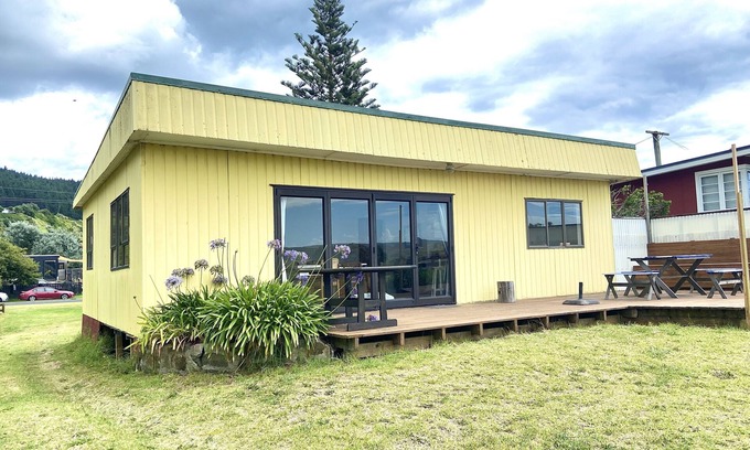 Te Akau House | Cozy bach on the riverfront