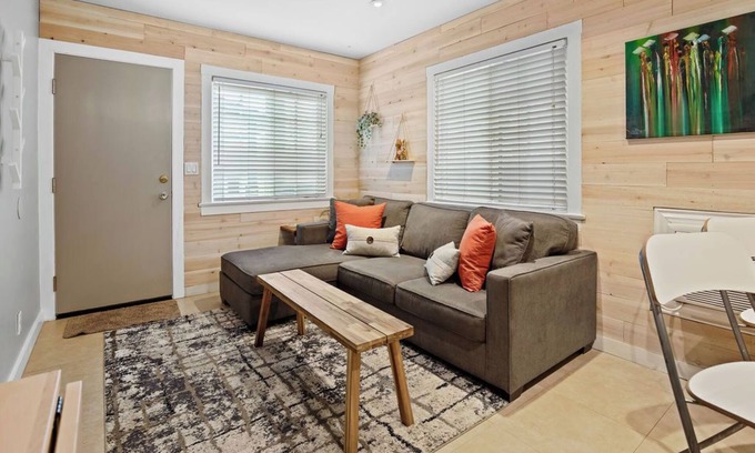 Mission Beach Cottage | Cozy Beach Cottage, Walk to Everything! 2bed/1bath