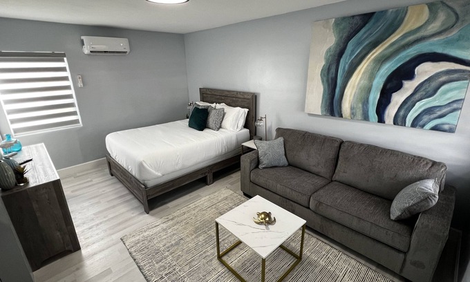 Daytona Beach Hotel | Cozy Beachside Modern Boutique Hotel Suite with Kitchen - by Oceano Suites
