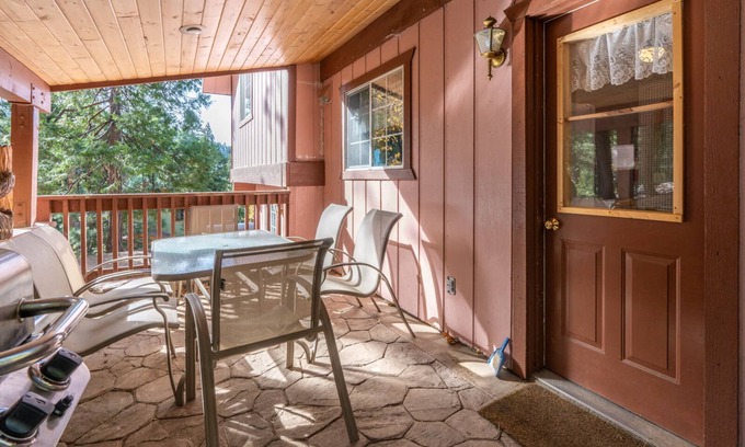 Yosemite West Cabin | Cozy Bear South Charming 2bd Cabin in Yosemite!
