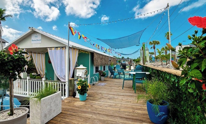 Fort Myers Beach Resort | Cozy Boathouse in Fort Myers Beach