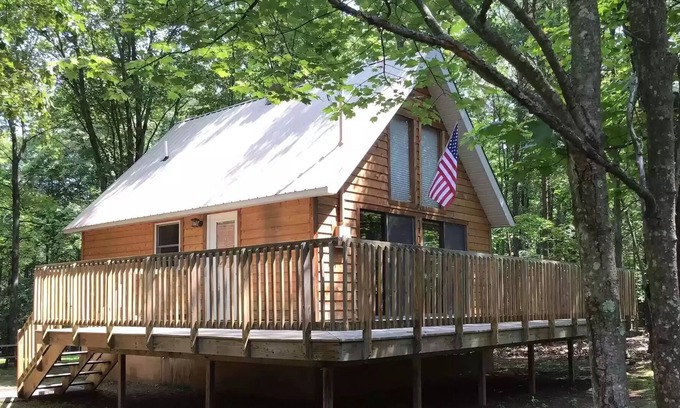 Berkeley Springs Cabin | Cozy Cabin Cozy Cabin in the Woods - Near Cacapon Park & Berkeley Springs.