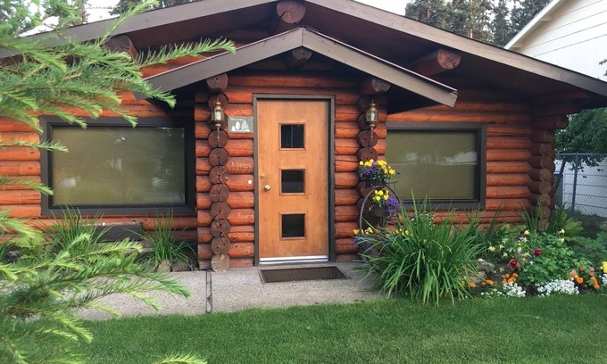 Fairbanks Cabin | Cozy Cabin w/gas fireplacen. Great location in town. On city bus line.