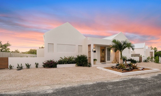 Leeward Settlement Villa | Cozy & Chic Grace Bay Beach Pets Welcome!