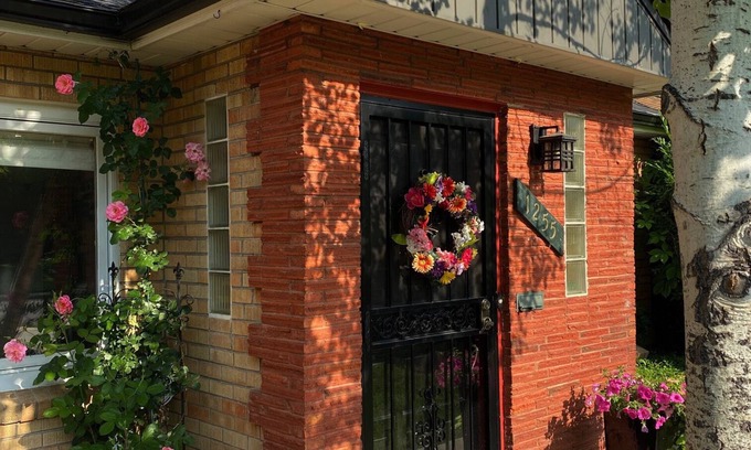 Montclair House | Cozy, Comfy "English" Cottage on Central Denver's East Side