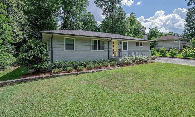 Cahaba Heights Cottage | Cozy & Convenient Cottage close to summit shopping center