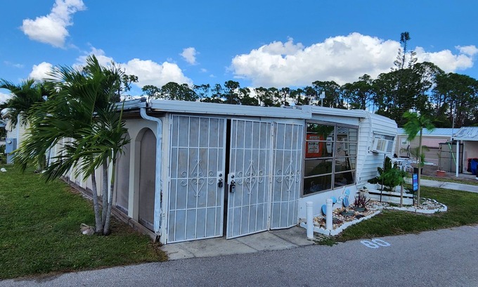 Jacarandas Cottage | Cozy cottage at Sunseekers Resort. Pool, pets,pickleball,close to everything!