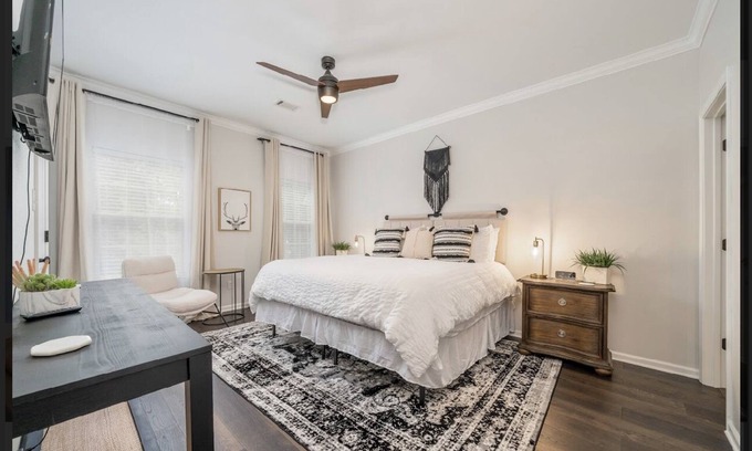 Mid America Cottage | Cozy Cottage Just Minutes from Oaklawn Racetrack & Casino