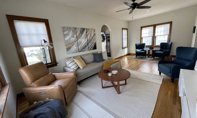 Great Bend House | Cozy Double King Suite Bungalow