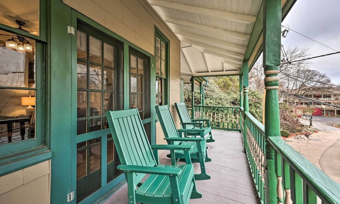 Eureka Springs Historic District Cottage | Cozy Eureka Springs Cottage, Walk to Dtwn!