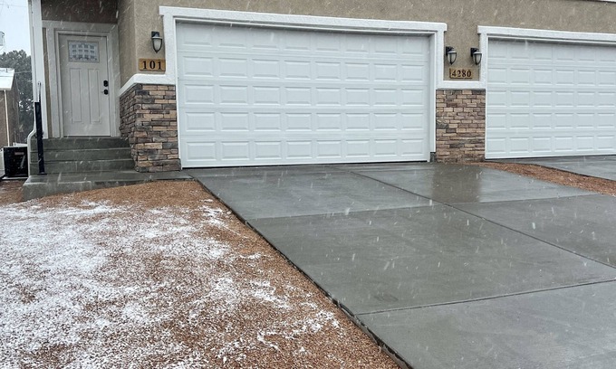 Village Seven House | Cozy Family Getaway in the Center of the Springs