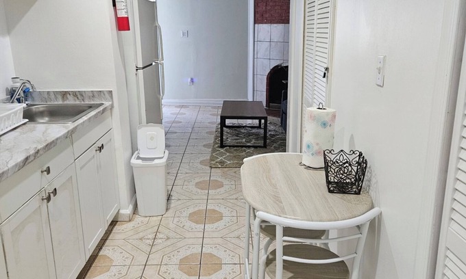 West Laurel House | Cozy Finished Basement with 1-bedroom, living Space AC, WiFi in charming Laurel