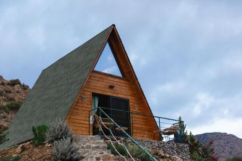 Arakapas Apartment | Cozy Glamping Cabin With Pool, Perfect For Couples & Families