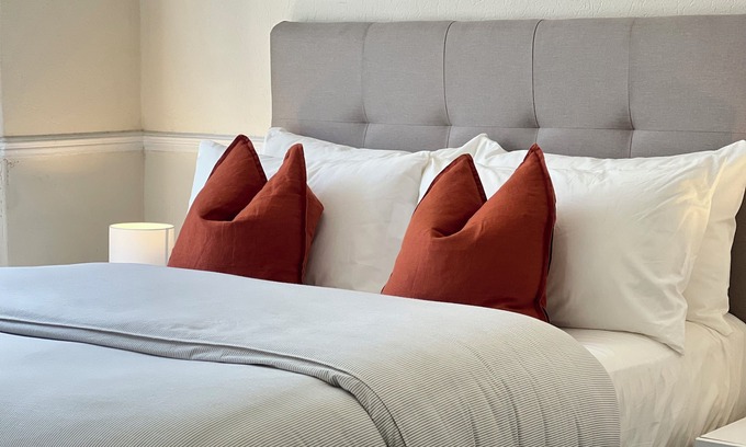Heaton Apartment | Cozy Ground Flat - Free Parking.