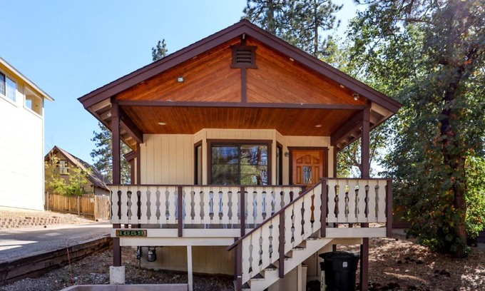 Moonridge House | Cozy Haven - 1966 by Big Bear Vacations