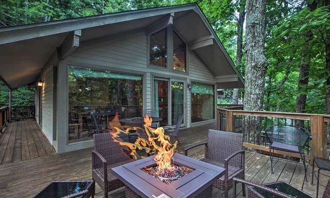 Wintergreen Cabin | Cozy 'Hillside Hideaway' in Wintergreen Resort!