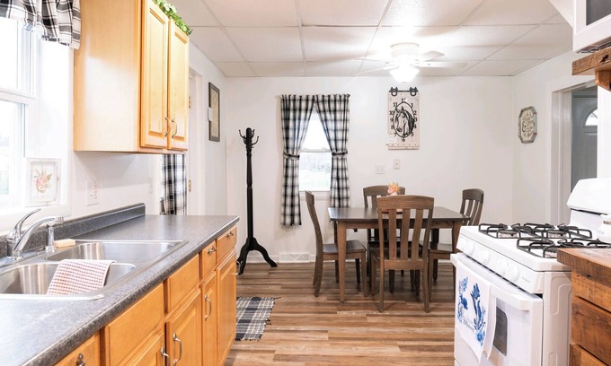 Wayne County Other | Cozy home, in Amish country!n3 miles from Lehmans Hardware