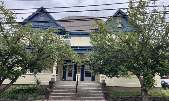 Morgantown House | Cozy home located in the historic section of Morgantown, West Virginia