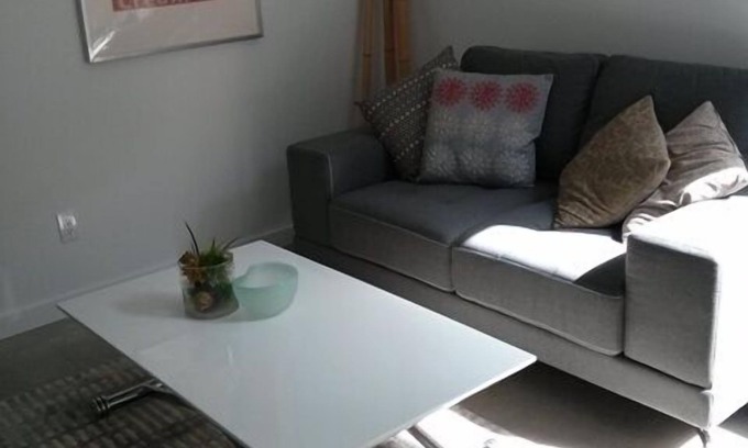 Riley Park House | Cozy Modern Suite In The Heart Of Main Street (MINIMUM 90 DAYS)