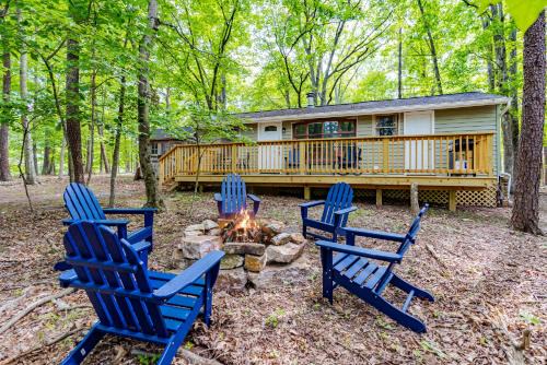 Berkeley Springs House | Cozy & Modern w Hot Tub, Fire Pit, Grill & Pond