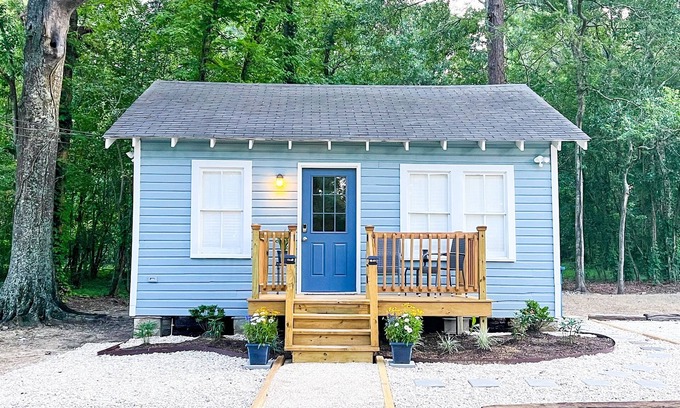 Lafayette Cottage | Cozy, Modern Waterfront Cottage + 2.5 acres on Bayou in the Heart of Lafayette