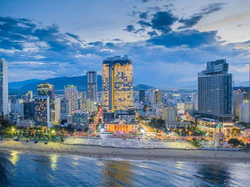Tran Phu Beach Apartment | Cozy Panorama Apartment In Front of the City Center Beach