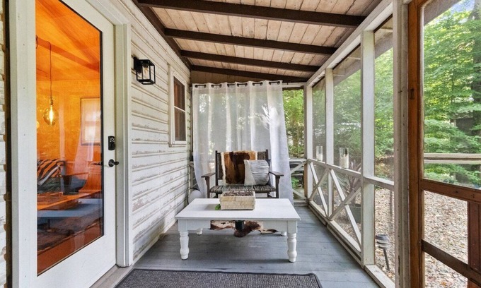 Pocono Pines Cabin | Cozy Pocono Bungalow | BBQ | Pets OK!