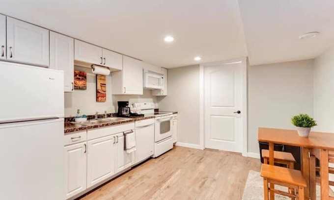 Roseville House | Cozy Private House W/Beautiful View of Lake Owasso!