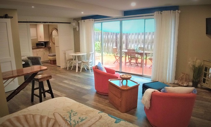 Stuart Cottage | Cozy, private, tropical cottage studio close to beach, stores, and restaurants.