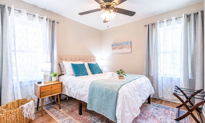 Decatur House | Cozy Queen 2BR Bungalow Convenient to Downtown